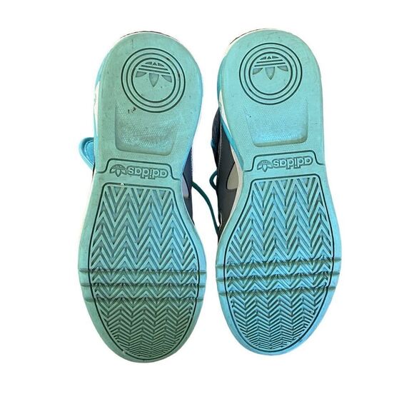 ADIDAS ROADHOUSE BASKETBALL SHOES – G9891361 Womans size 7.5 - Picture 3 of 5